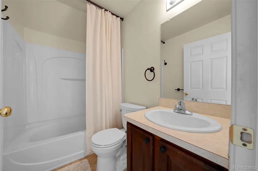 61036 Winterberry Drive Washington Township MI 48094