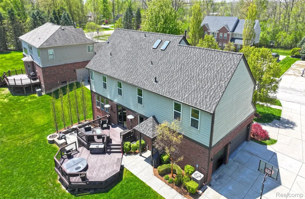 61036 Winterberry Drive Washington Township MI 48094