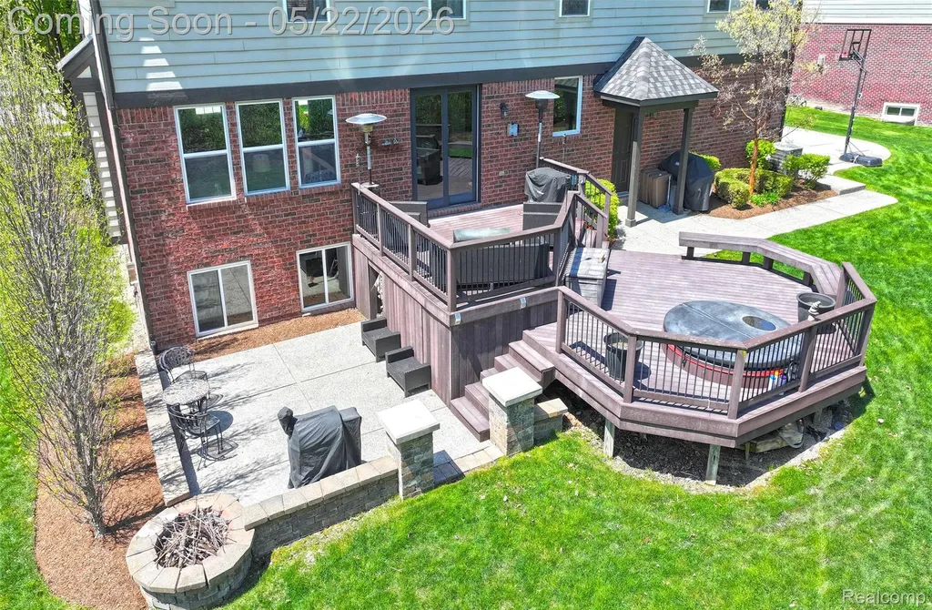 61036 Winterberry Drive Washington Township MI 48094
