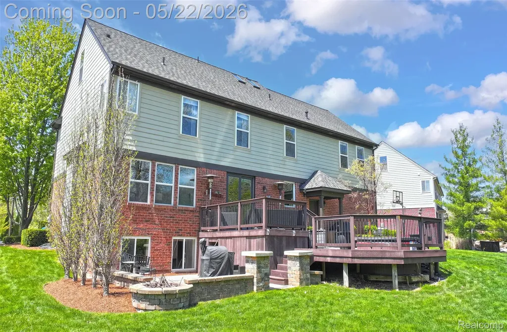 61036 Winterberry Drive Washington Township MI 48094