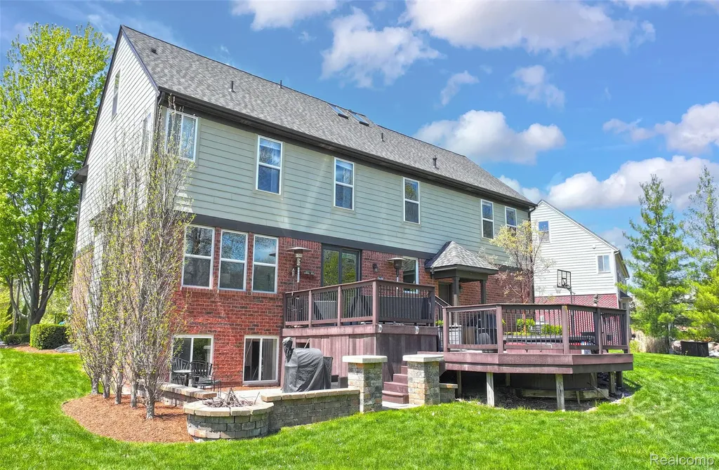 61036 Winterberry Drive Washington Township MI 48094