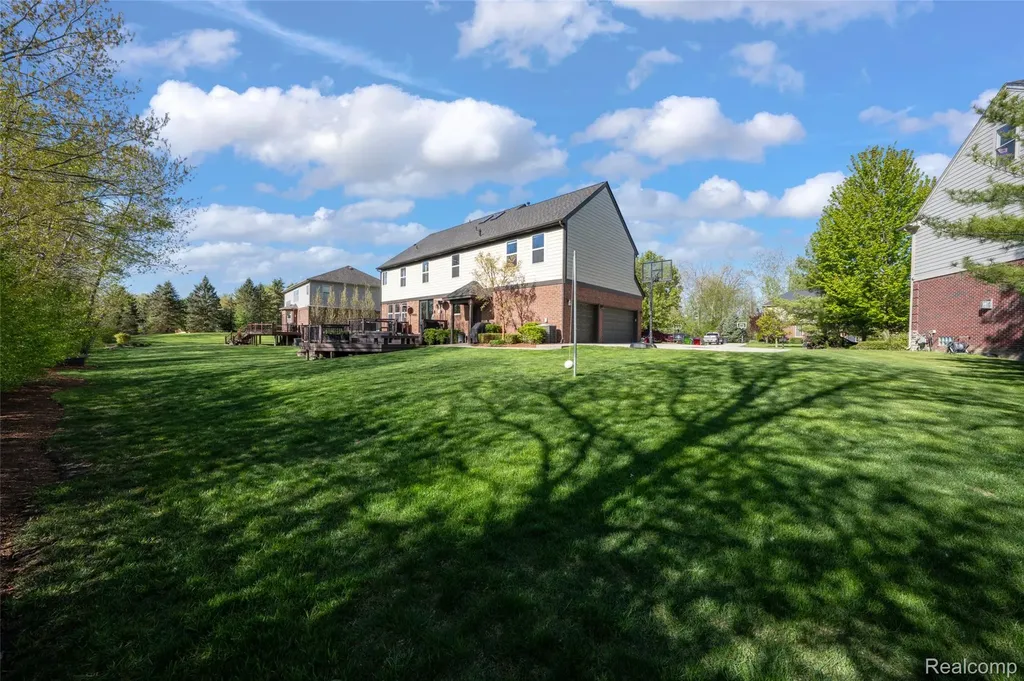 61036 Winterberry Drive Washington Township MI 48094