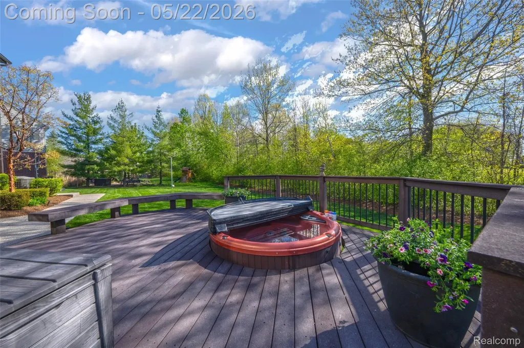61036 Winterberry Drive Washington Township MI 48094