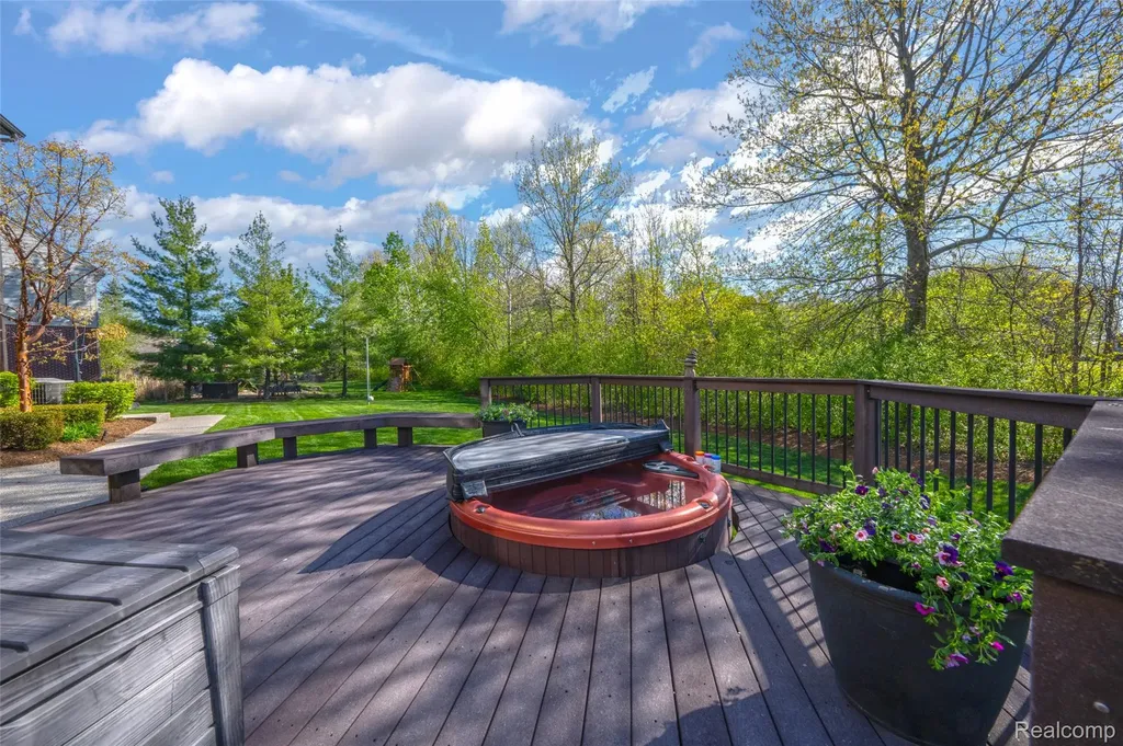 61036 Winterberry Drive Washington Township MI 48094