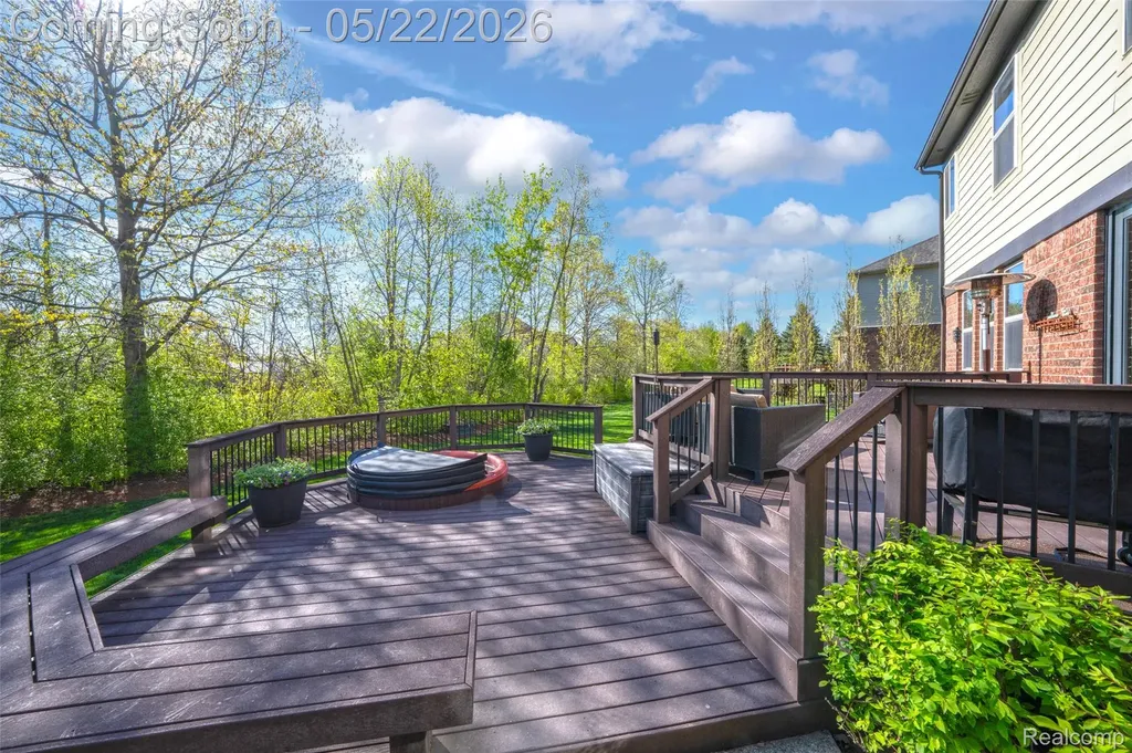 61036 Winterberry Drive Washington Township MI 48094