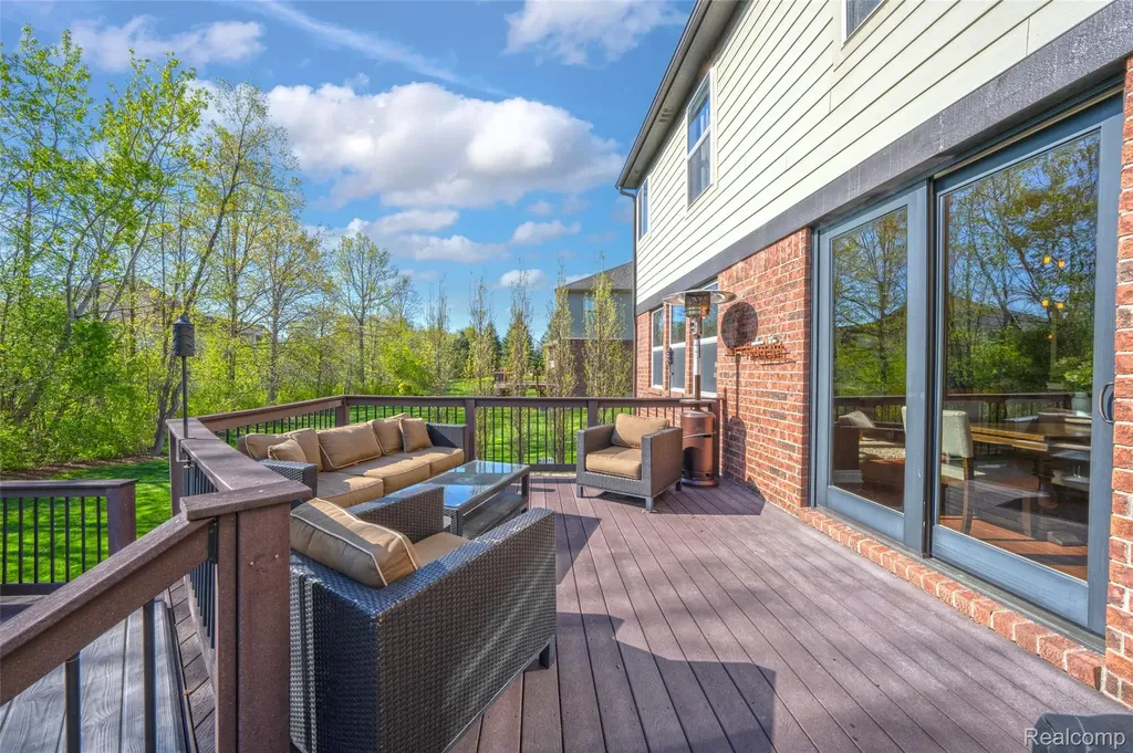 61036 Winterberry Drive Washington Township MI 48094
