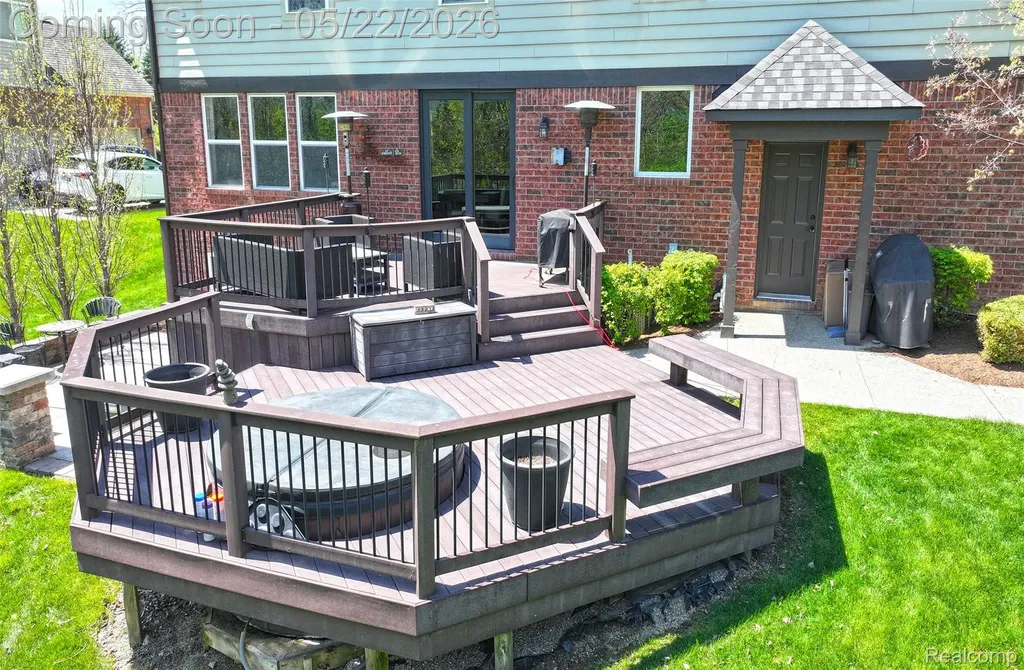 61036 Winterberry Drive Washington Township MI 48094