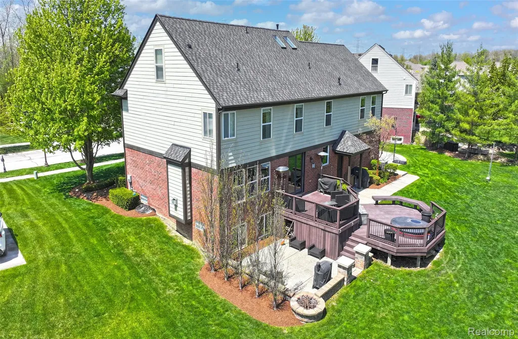 61036 Winterberry Drive Washington Township MI 48094