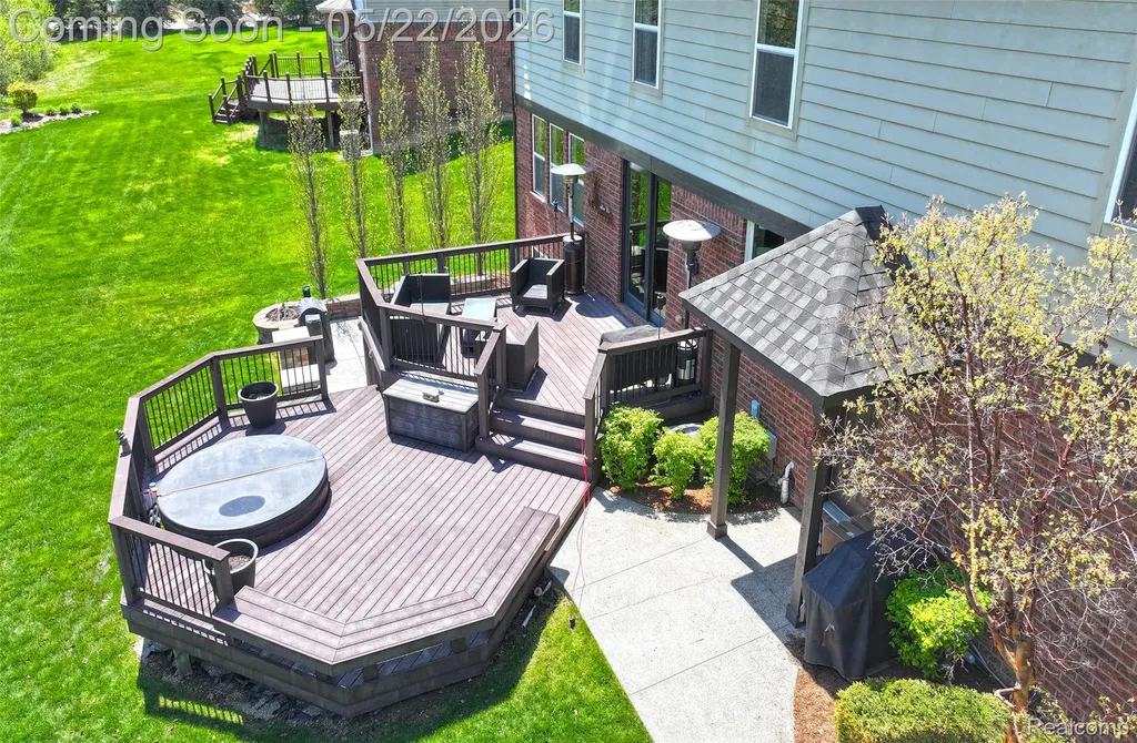 61036 Winterberry Drive Washington Township MI 48094