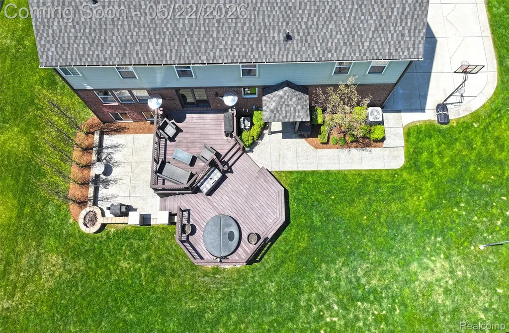 61036 Winterberry Drive Washington Township MI 48094