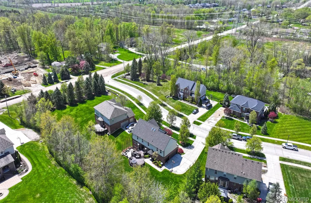 61036 Winterberry Drive Washington Township MI 48094