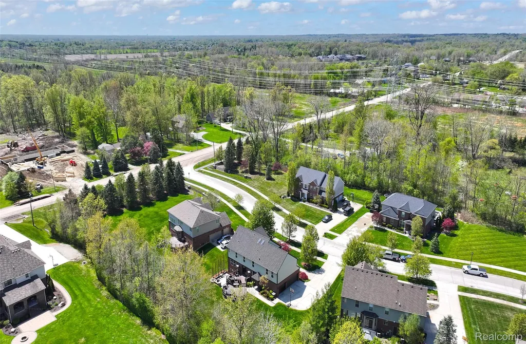 61036 Winterberry Drive Washington Township MI 48094