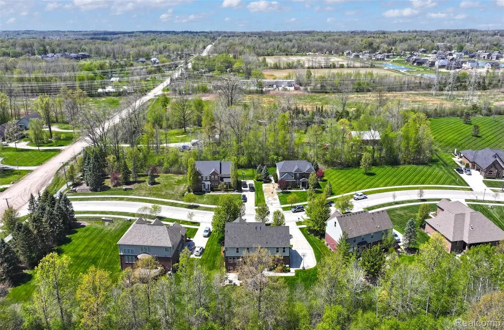 61036 Winterberry Drive Washington Township MI 48094