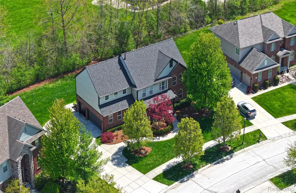 61036 Winterberry Drive Washington Township MI 48094