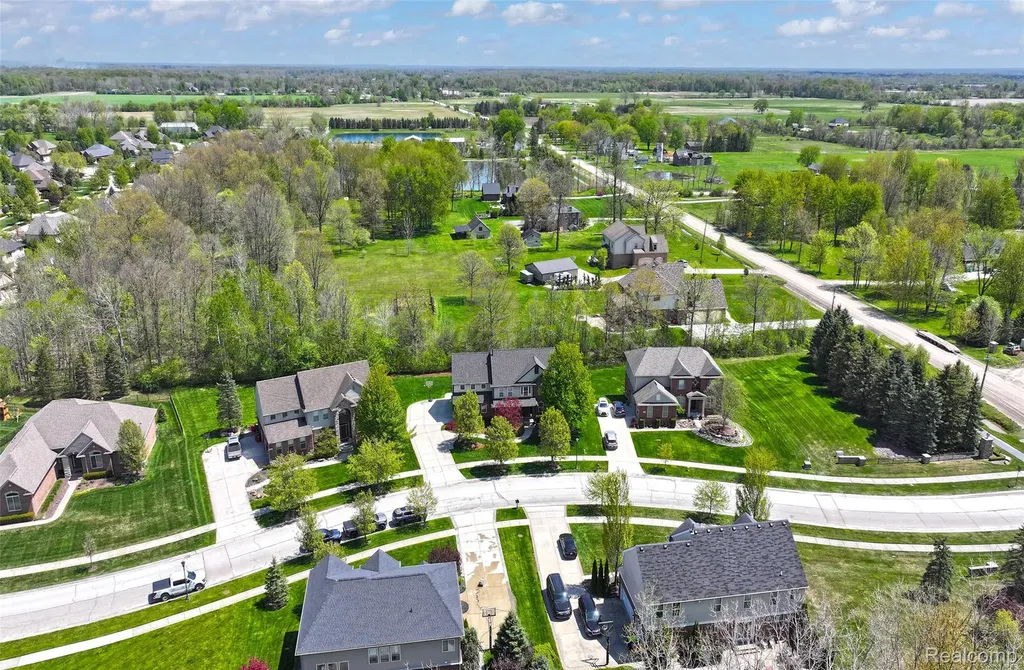 61036 Winterberry Drive Washington Township MI 48094
