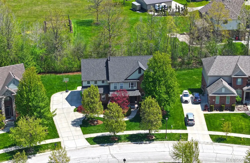 61036 Winterberry Drive Washington Township MI 48094