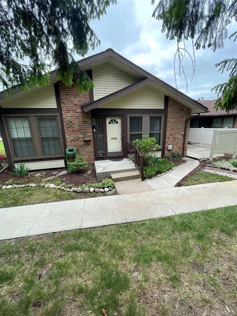 40524 Newport Drive Plymouth Charter Township MI 48170