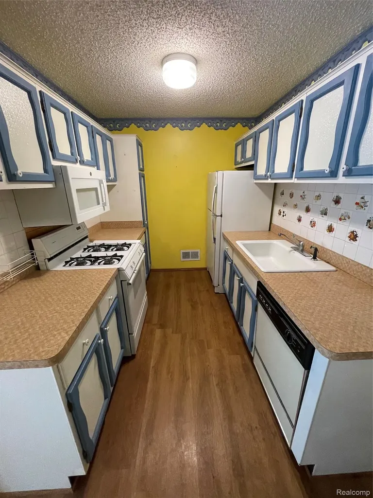 40524 Newport Drive Plymouth Charter Township MI 48170