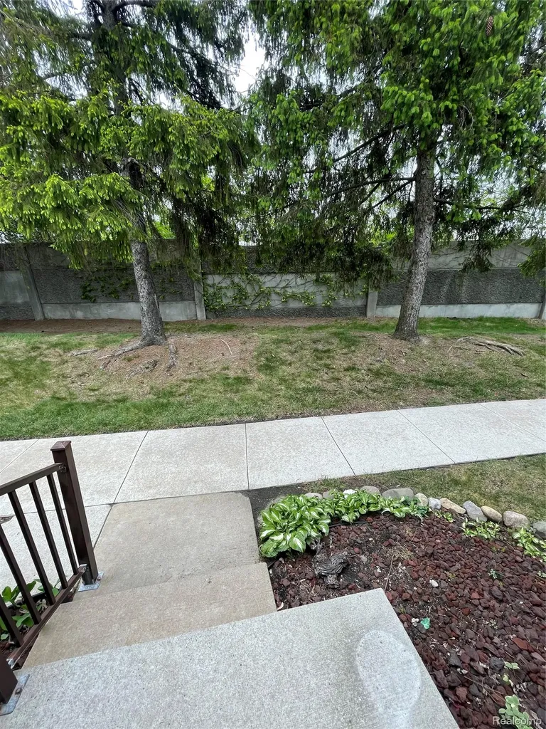 40524 Newport Drive Plymouth Charter Township MI 48170