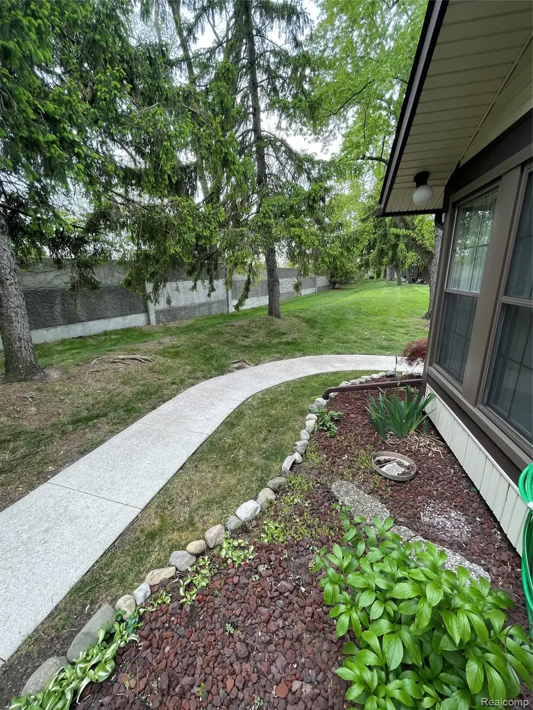 40524 Newport Drive Plymouth Charter Township MI 48170