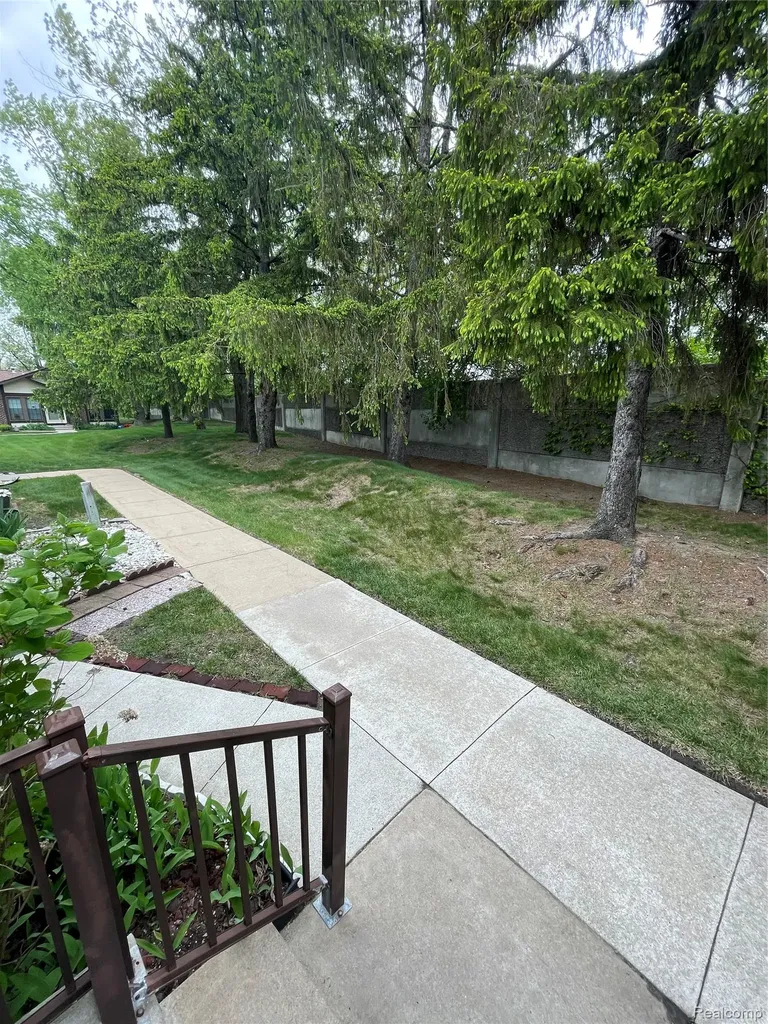 40524 Newport Drive Plymouth Charter Township MI 48170