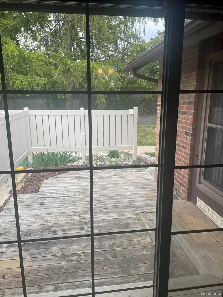 40524 Newport Drive Plymouth Charter Township MI 48170