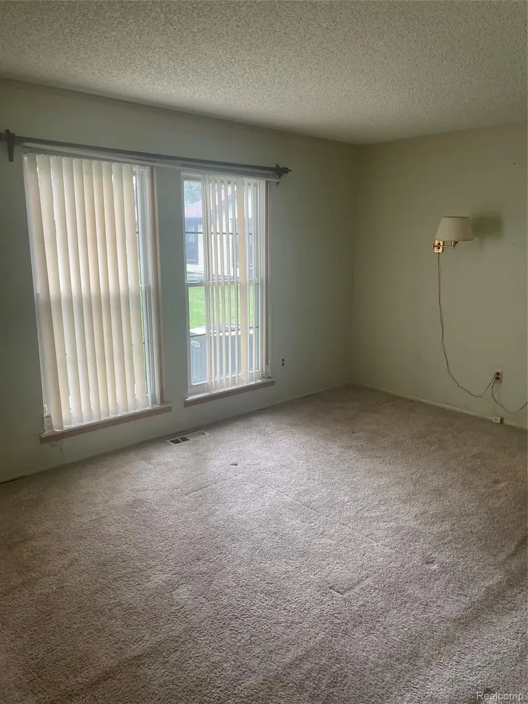 40524 Newport Drive Plymouth Charter Township MI 48170