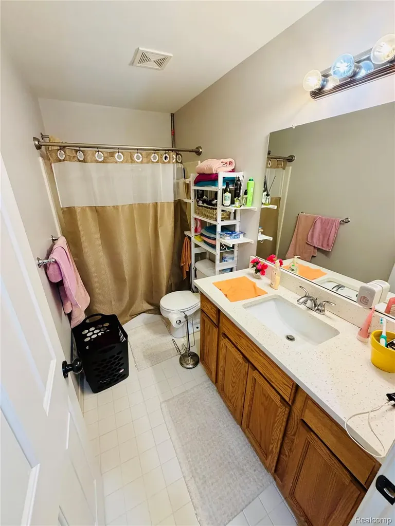 46758 Creeks Bend Canton Charter Township MI 48188
