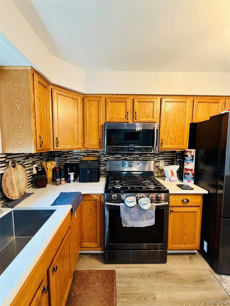46758 Creeks Bend Canton Charter Township MI 48188