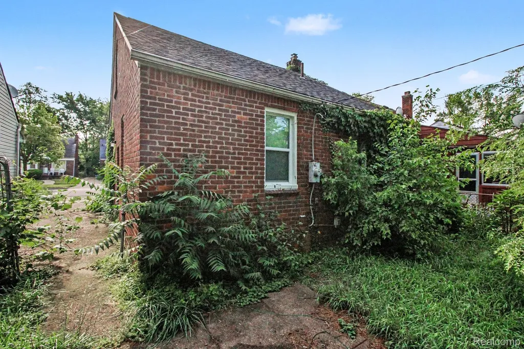 19335 Rutherford Street Detroit City MI 48235
