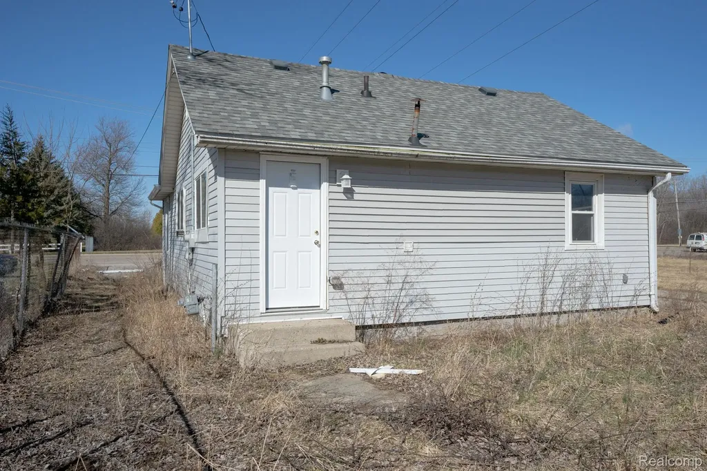 8508 N Saginaw Road Genesee Charter Township MI 48458