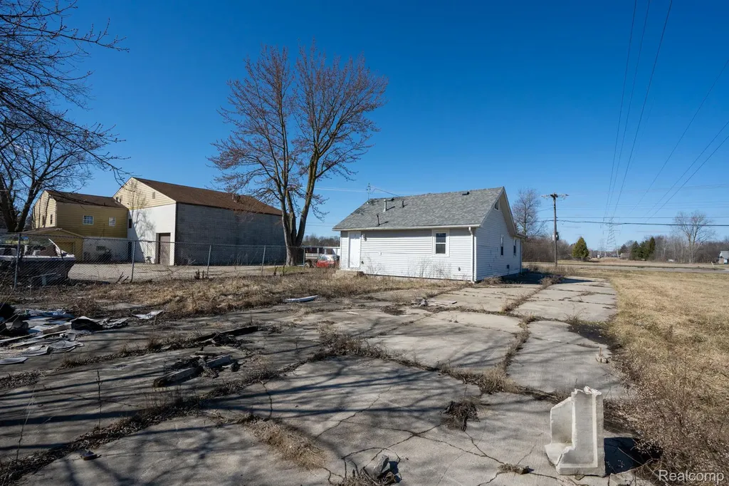 8508 N Saginaw Road Genesee Charter Township MI 48458