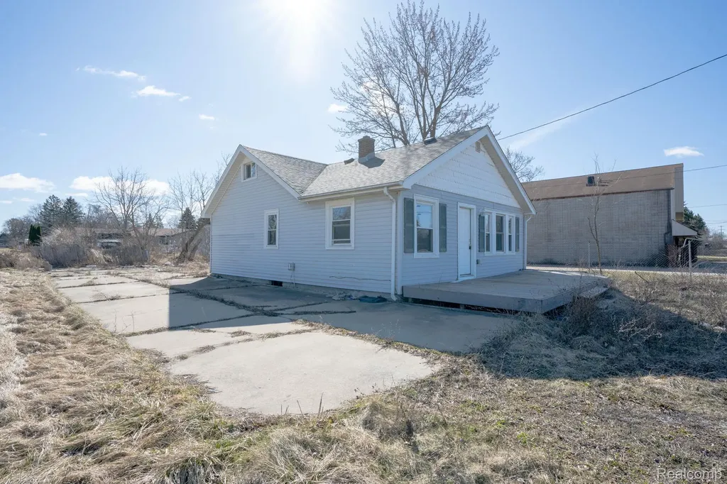 8508 N Saginaw Road Genesee Charter Township MI 48458