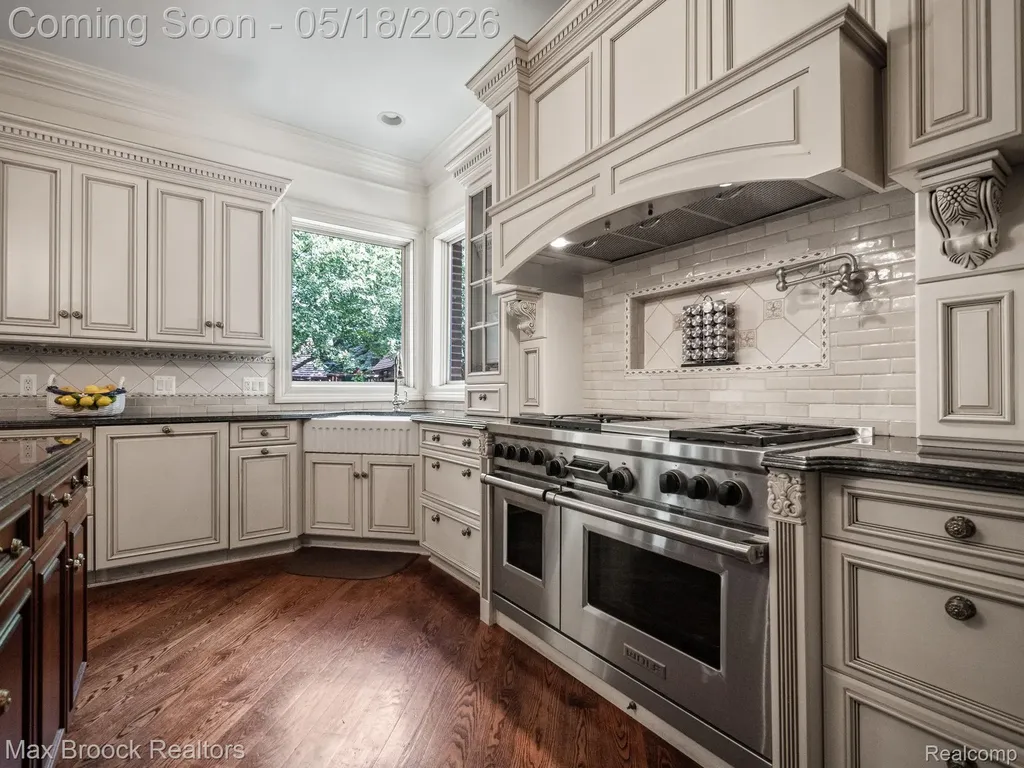 528 Barrington Court Bloomfield Hills City MI 48304