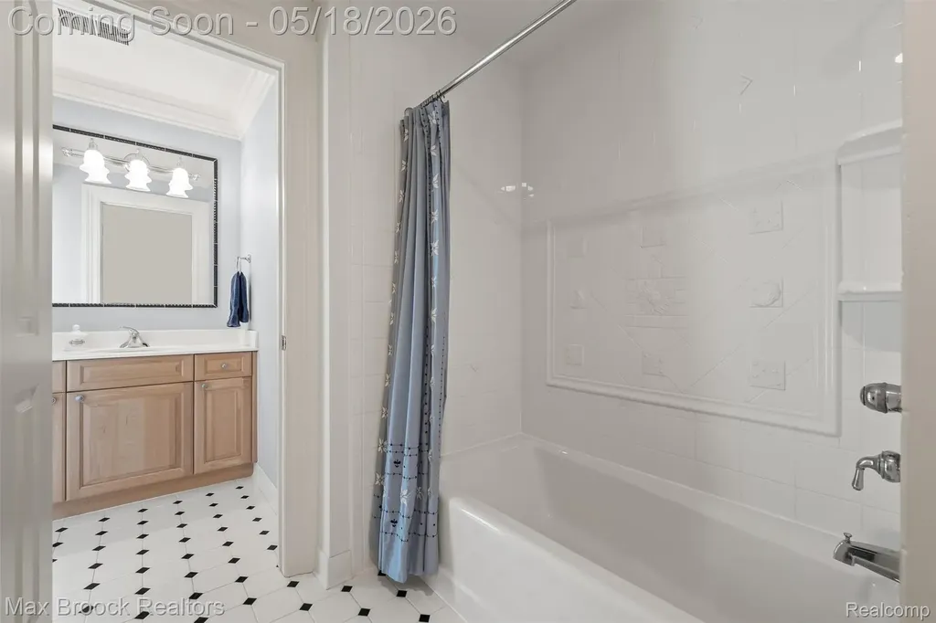 528 Barrington Court Bloomfield Hills City MI 48304