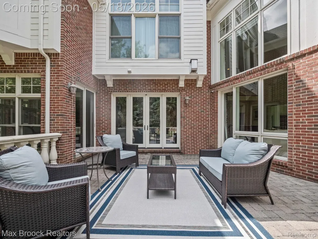 528 Barrington Court Bloomfield Hills City MI 48304