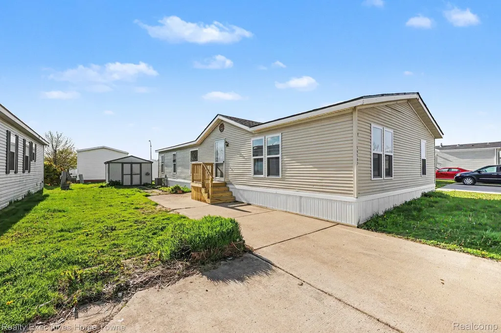 59587 Susan Lane N. New Haven Village MI 48048