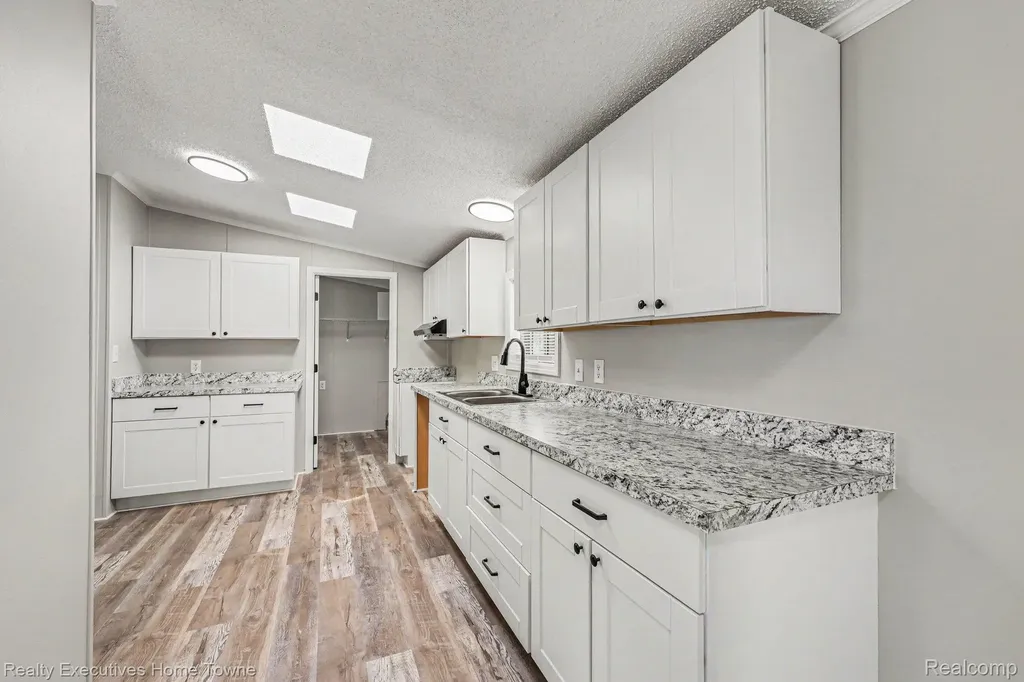 59587 Susan Lane N. New Haven Village MI 48048