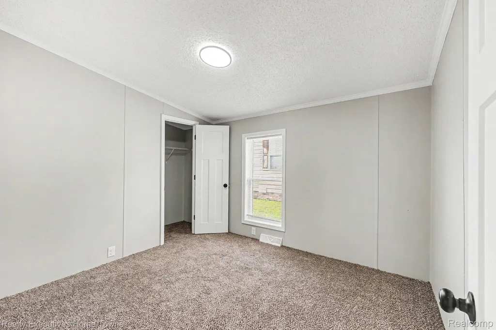 59587 Susan Lane N. New Haven Village MI 48048