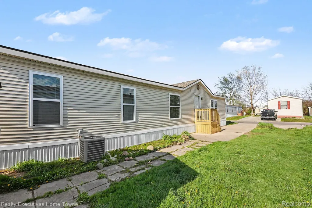59587 Susan Lane N. New Haven Village MI 48048