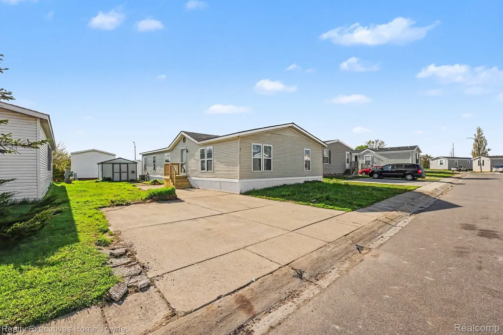 59587 Susan Lane N. New Haven Village MI 48048