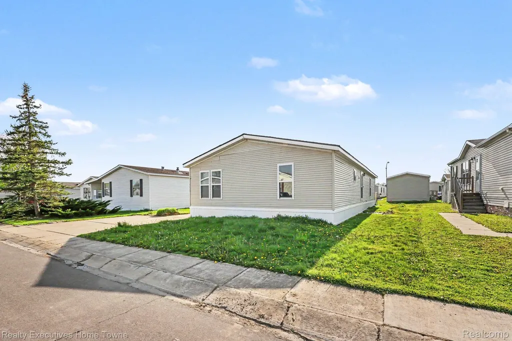 59587 Susan Lane N. New Haven Village MI 48048