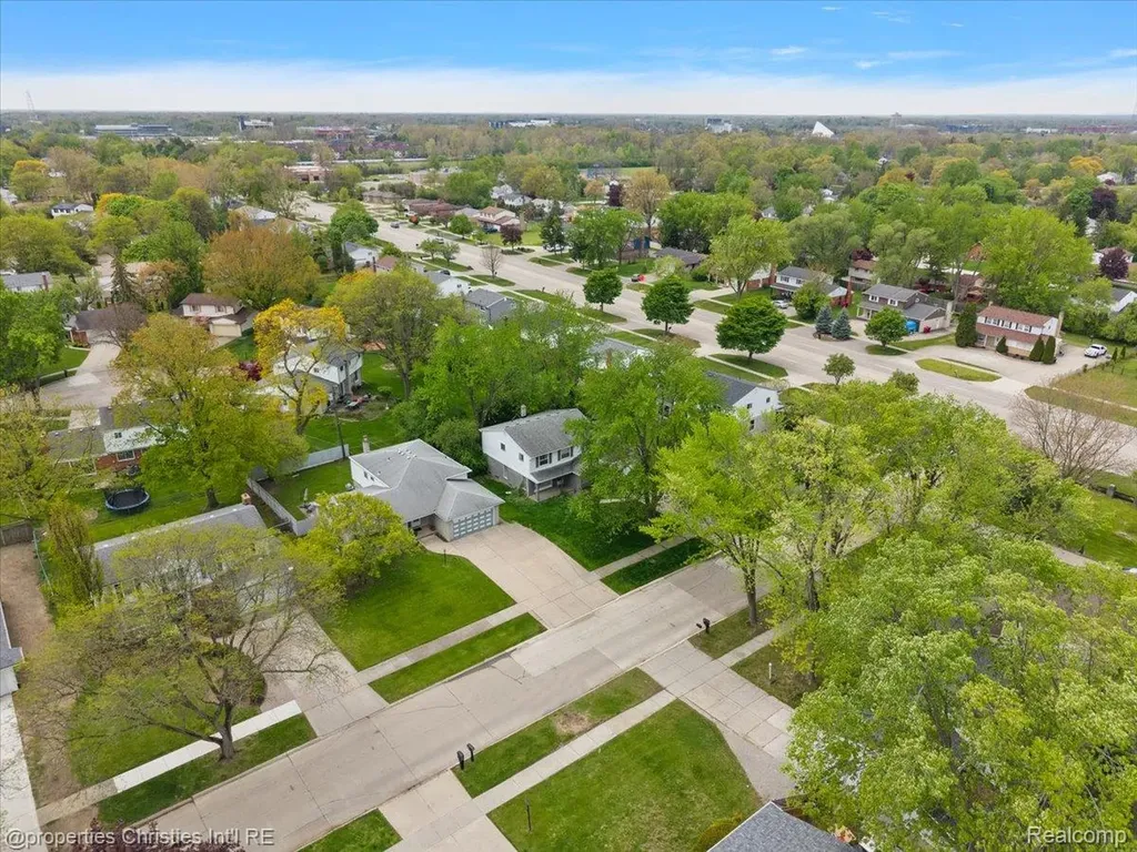 21889 Potomac Street Southfield City MI 48076