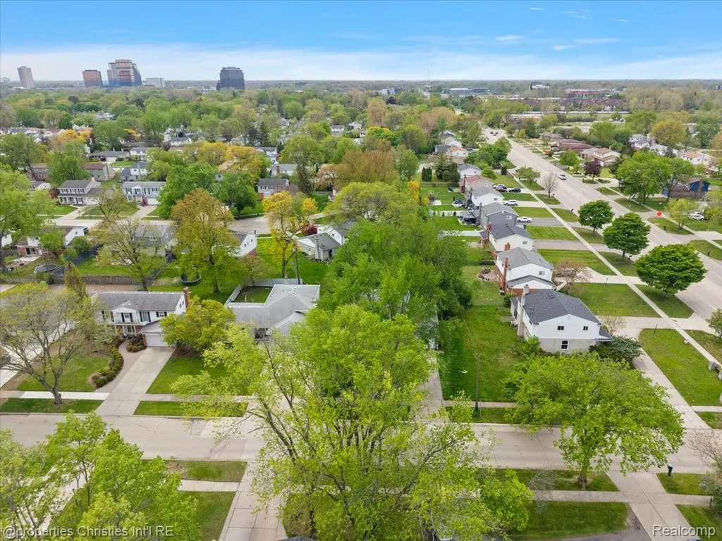 21889 Potomac Street Southfield City MI 48076