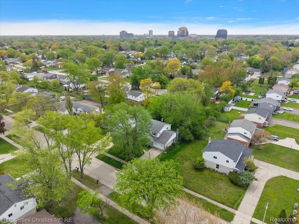 21889 Potomac Street Southfield City MI 48076