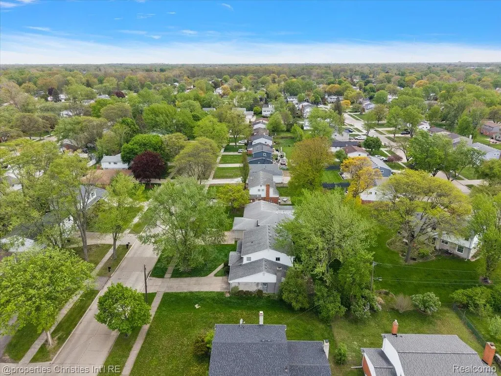 21889 Potomac Street Southfield City MI 48076