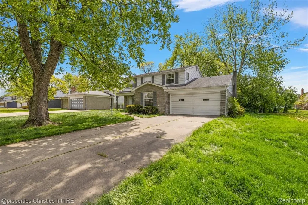 21889 Potomac Street Southfield City MI 48076