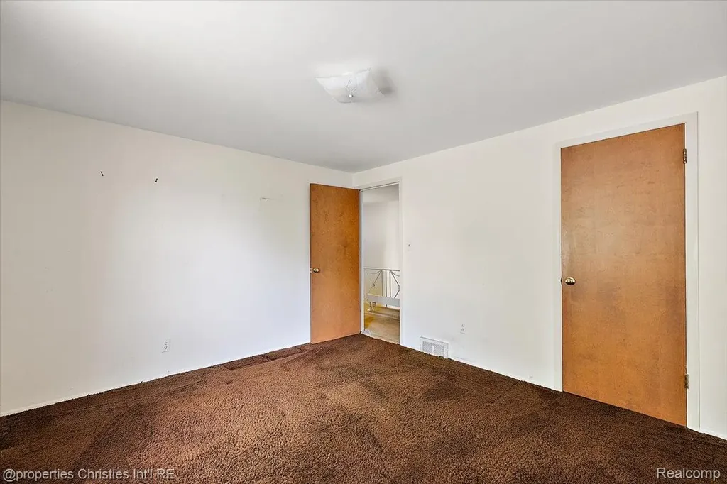 21889 Potomac Street Southfield City MI 48076