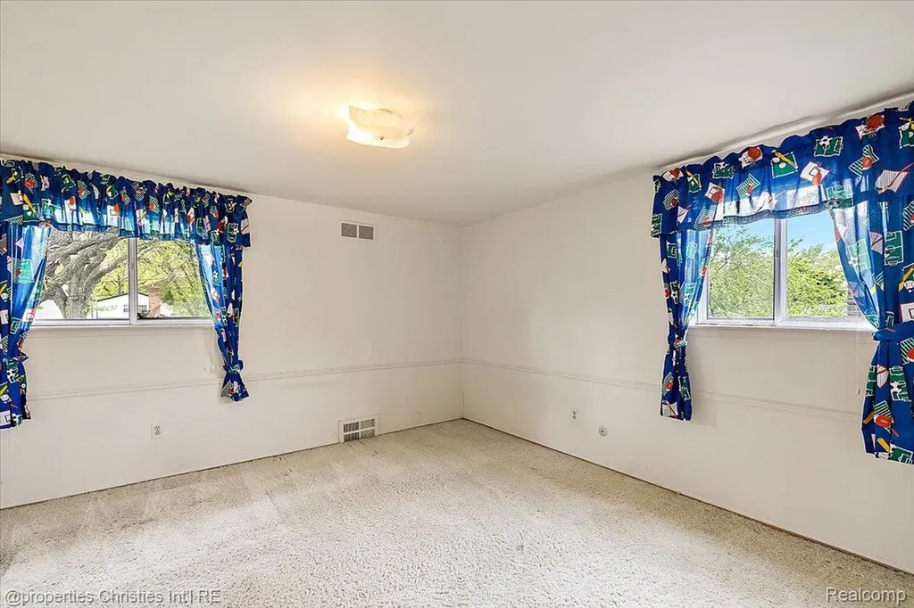 21889 Potomac Street Southfield City MI 48076
