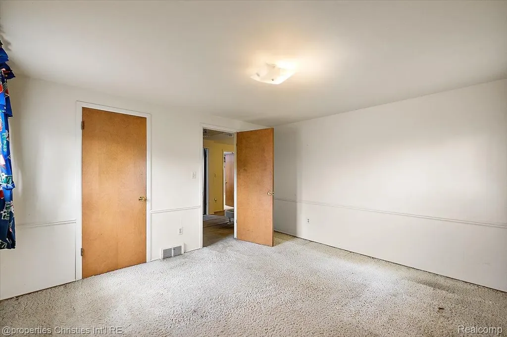 21889 Potomac Street Southfield City MI 48076